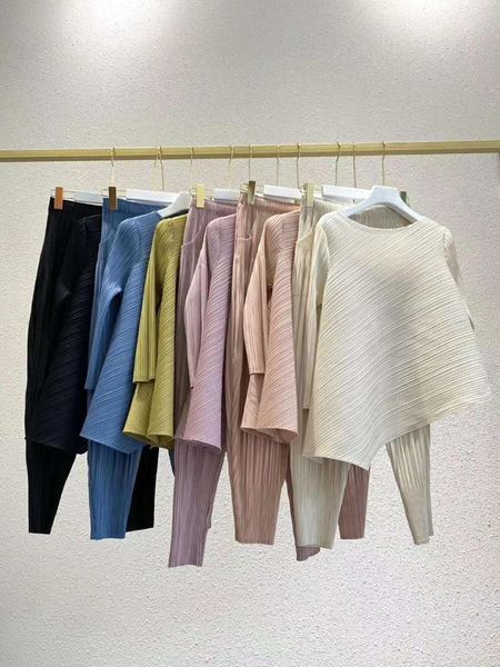 2021 autumn winter miyake pleated korean plus size 2 piece set women irregular harem pants outfits aesthetic clothes, White
2021 autumn winter miyake pleated korean plus size 2 piece set women irregular harem pants outfits aesthetic clothes, White