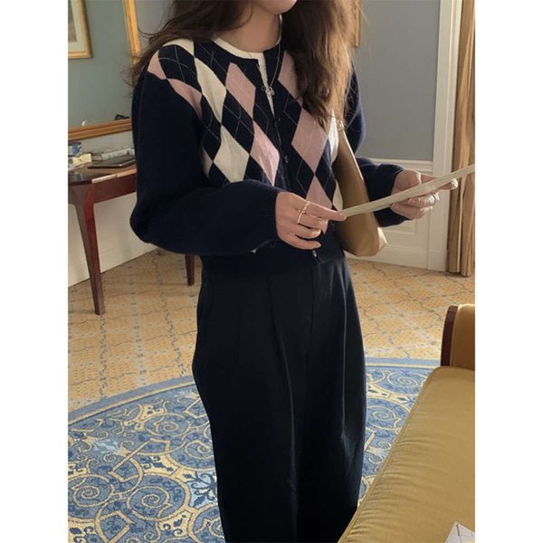 /knitted cardigan spring and autumn loose short style with ling gentle thin sweater coat, White;black
/knitted cardigan spring and autumn loose short style with ling gentle thin sweater coat, White;black