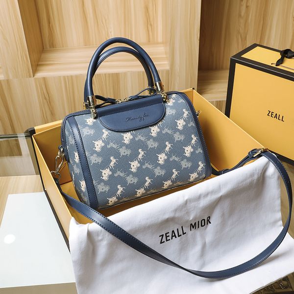 handbag portable bag female 2021 fashion korean version atmospheric one shoulder messenger pillow boston, Black;red 
handbag portable bag female 2021 fashion korean version atmospheric one shoulder messenger pillow boston, Black;red
