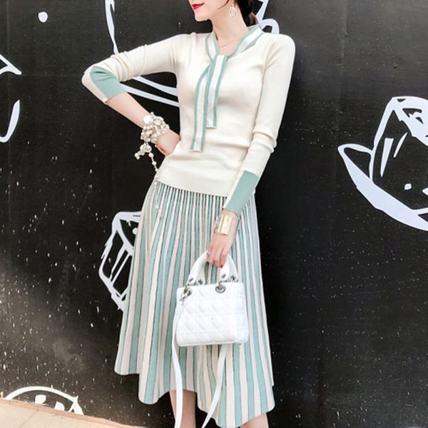 2021 new women bowknot knitted jumper sweaters +shining sequnied patchwork skirts knit maxi skirt 2 pieces sets m4sl, White
2021 new women bowknot knitted jumper sweaters +shining sequnied patchwork skirts knit maxi skirt 2 pieces sets m4sl, White