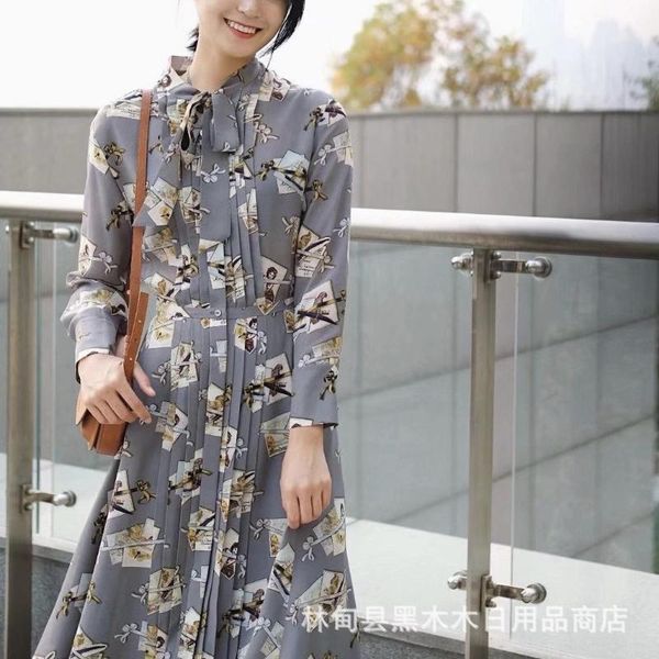 icic spring/summer dress crepe de chine mulberry silk ribbon vintage postcards printed dress micro pleated cheese grain, Black;gray
icic spring/summer dress crepe de chine mulberry silk ribbon vintage postcards printed dress micro pleated cheese grain, Black;gray