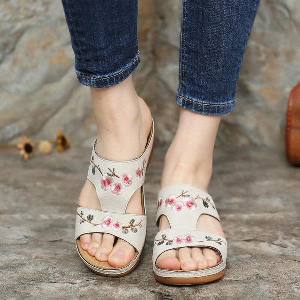 carpets woman slippers flower platform colorful ethnic flat shoes comfortable casual fashion sandals female 2021 summer
carpets woman slippers flower platform colorful ethnic flat shoes comfortable casual fashion sandals female 2021 summer
