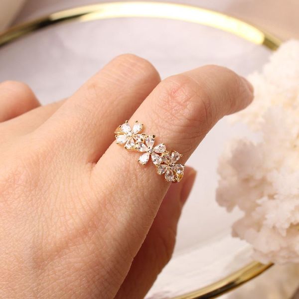 cluster rings korean design fashion jewelry exquisite copper inlaid zircon flower opening simple female index finger ring, Golden;silver
cluster rings korean design fashion jewelry exquisite copper inlaid zircon flower opening simple female index finger ring, Golden;silver