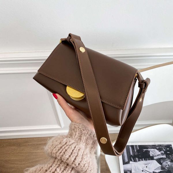 fashion niche design women's 2020 new french stick armpit wide strap fold single shoulder messenger bag
fashion niche design women's 2020 new french stick armpit wide strap fold single shoulder messenger bag