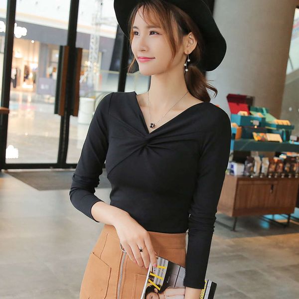 black base coat long sleeve t-shirt with large neckline low neck, pleated and v-neck, White
black base coat long sleeve t-shirt with large neckline low neck, pleated and v-neck, White