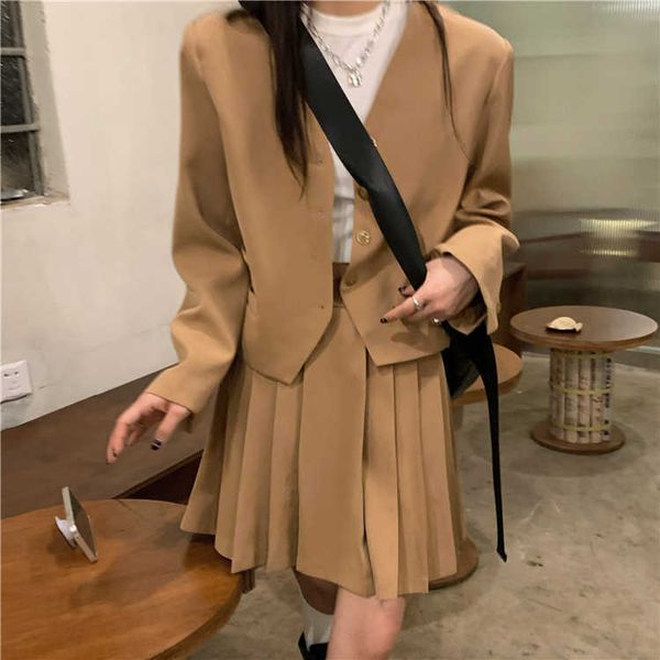 spring retro two piece set women fashion elegant v-neck long sleeve coat + high waist pleated mini skirt outfits 210526, White
spring retro two piece set women fashion elegant v-neck long sleeve coat + high waist pleated mini skirt outfits 210526, White