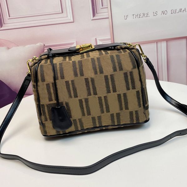crossbody bag women handbag purse square lunch box cosmetic case vintage shoulder bags fashion letter canvas genuine leather strap golden ha
crossbody bag women handbag purse square lunch box cosmetic case vintage shoulder bags fashion letter canvas genuine leather strap golden ha