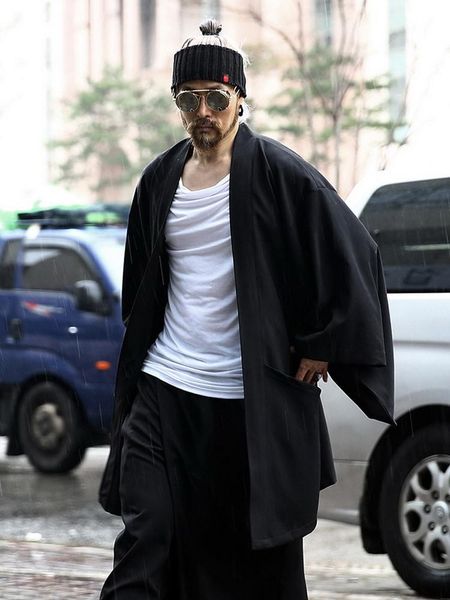 men's trench coats japan and south korea harajuku pure-color kimono loose large-size thin fashion cardigan jacket medium-long coat, Tan;black
men's trench coats japan and south korea harajuku pure-color kimono loose large-size thin fashion cardigan jacket medium-long coat, Tan;black