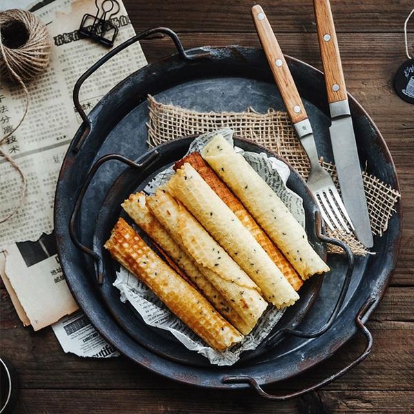 dishes & plates nordic retro distressed metal plate vintage dinner round serving tray with handle for kitchen restaurant home decoration
dishes & plates nordic retro distressed metal plate vintage dinner round serving tray with handle for kitchen restaurant home decoration