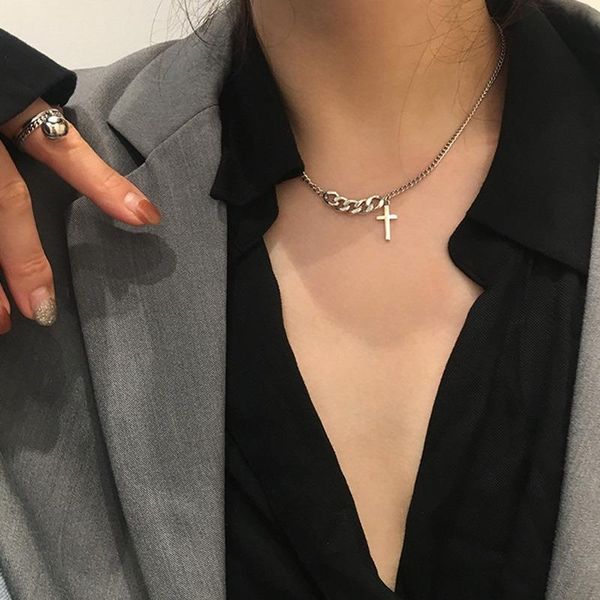 chokers ins wind restoring ancient ways in mid cross suit short chain female contracted niche luxury necklace temperament, Golden;silver 
chokers ins wind restoring ancient ways in mid cross suit short chain female contracted niche luxury necklace temperament, Golden;silver