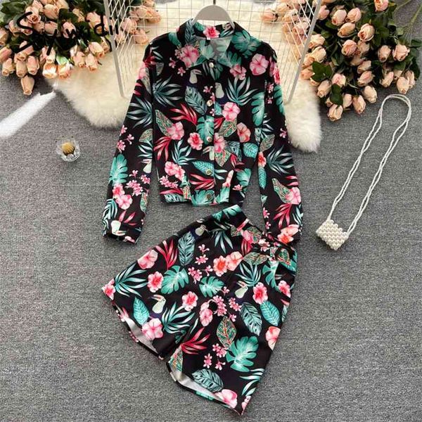 print two piece women shorts set summer turn-down collar long sleeve button up blouses and high waist green 210607, White
print two piece women shorts set summer turn-down collar long sleeve button up blouses and high waist green 210607, White