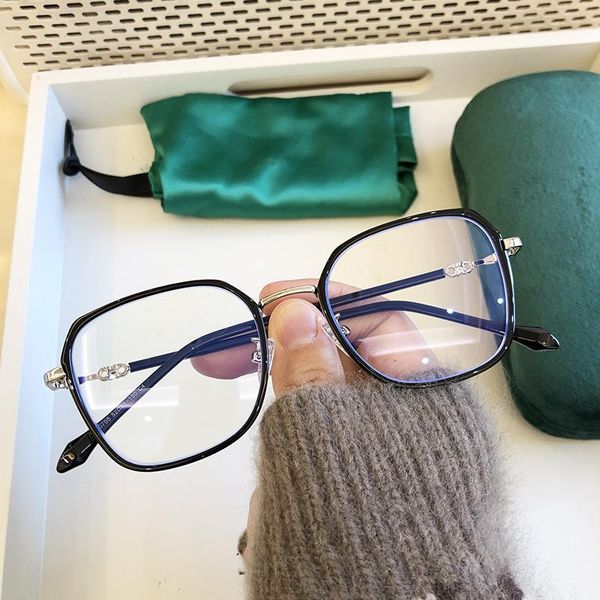 2021fashion trend eyeglass man and women tr90 retro full frame spectacles metal clear lens myopia customized unisex, White;black
2021fashion trend eyeglass man and women tr90 retro full frame spectacles metal clear lens myopia customized unisex, White;black