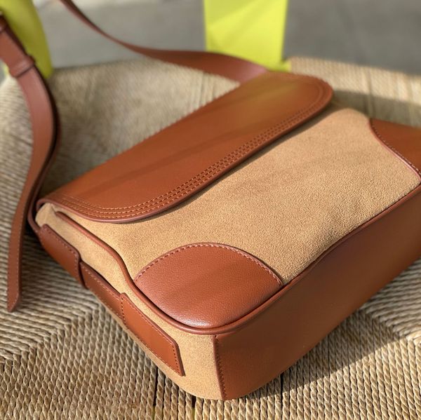luxury design cowhide leather one shoulder cross-body bag 2022 suede retro women's messenger bags
luxury design cowhide leather one shoulder cross-body bag 2022 suede retro women's messenger bags