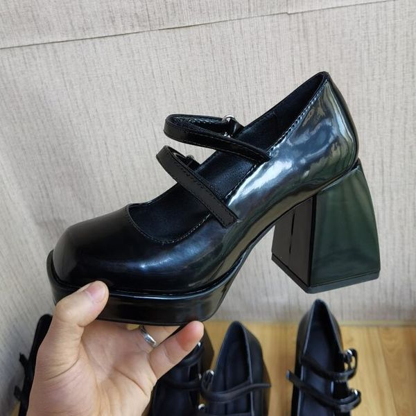 2021 lady patent suede leather ladies dress shoes 8.5cm chinky high heel platform sandals square toes mary jane one-line buckle wedding part, Black
2021 lady patent suede leather ladies dress shoes 8.5cm chinky high heel platform sandals square toes mary jane one-line buckle wedding part, Black