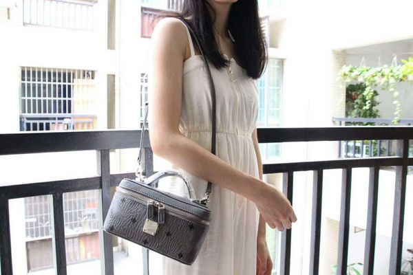 women's large-capacity shoulder bags designer square cosmetic bags
women's large-capacity shoulder bags designer square cosmetic bags