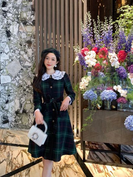 women's wool & blends autumn and winter 2021 lace stitched doll lapel plaid coat, classic retro small fragrance long sleeve coat, Black
women's wool & blends autumn and winter 2021 lace stitched doll lapel plaid coat, classic retro small fragrance long sleeve coat, Black