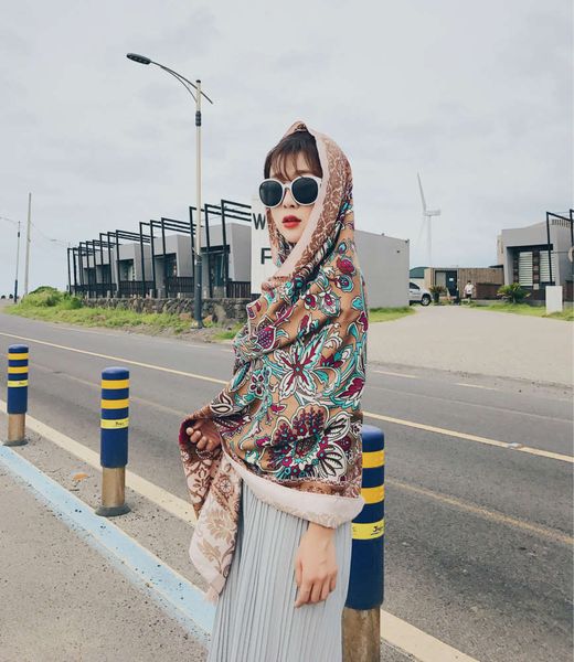 silk female summer beach sun proof scarf dual use korean version long ethnic style super large shawl, Blue;black
silk female summer beach sun proof scarf dual use korean version long ethnic style super large shawl, Blue;black