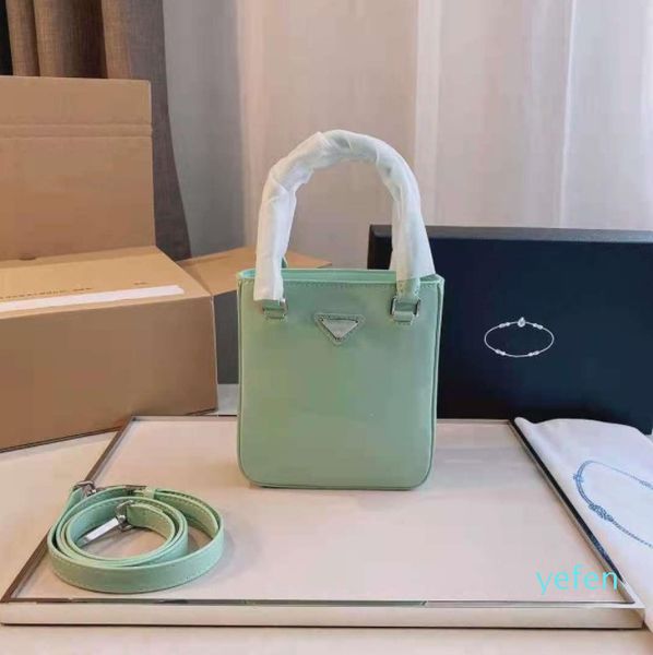 luxurys designers handbags purses women tote brand letter embossing genuine leather shoulder bags crossbody bags's satchel
luxurys designers handbags purses women tote brand letter embossing genuine leather shoulder bags crossbody bags's satchel