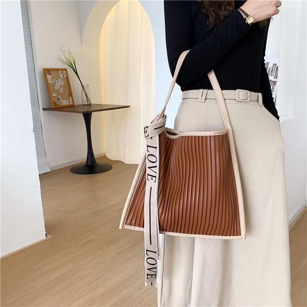 evening bags ladies large-capacity shoulder bag zipper retro leisure mobile phone lady handbag messenger school
evening bags ladies large-capacity shoulder bag zipper retro leisure mobile phone lady handbag messenger school