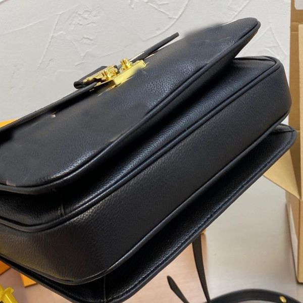 messenger bags postman's bag handbag purse plain black and white letters genuine leather hasp gold hardware buckle back zipper 86699, Black;red
messenger bags postman's bag handbag purse plain black and white letters genuine leather hasp gold hardware buckle back zipper 86699, Black;red
