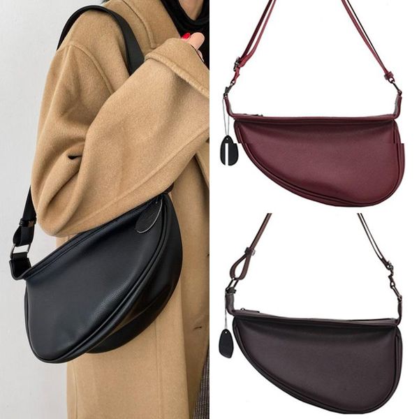 backpack style 2021 wide single strap zipper half moon pu leather --chest bag women black crossbody bags simple luxury women's
backpack style 2021 wide single strap zipper half moon pu leather --chest bag women black crossbody bags simple luxury women's