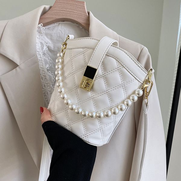 niche design diamond bag female wild 2021 new fashion messenger bag popular pearl handbag bucket bag shoulder width 17.5cm
niche design diamond bag female wild 2021 new fashion messenger bag popular pearl handbag bucket bag shoulder width 17.5cm