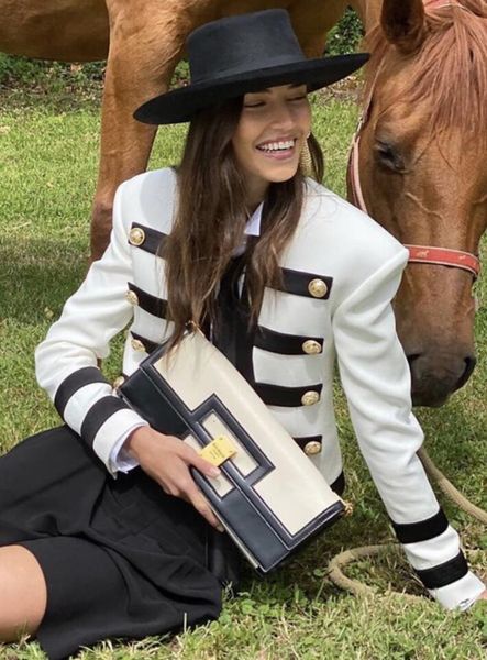2021 new luxury ladies winter long sleeve striped white women high street celebrity designer night club party coat iz0o, Black;brown
2021 new luxury ladies winter long sleeve striped white women high street celebrity designer night club party coat iz0o, Black;brown