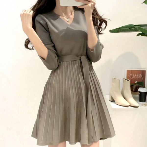 casual dresses elegant v-neck long sleeve lac-up empire knitted dress women office a-line pleated female pullover sweater, Black;gray
casual dresses elegant v-neck long sleeve lac-up empire knitted dress women office a-line pleated female pullover sweater, Black;gray