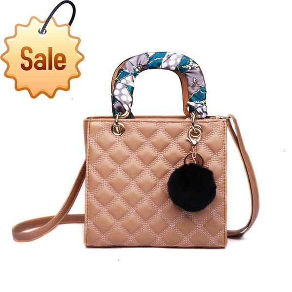 diana bag women's 2019 new fashion embroidered thread personalized silk scarf wool ball single shoulder portable messenger
diana bag women's 2019 new fashion embroidered thread personalized silk scarf wool ball single shoulder portable messenger
