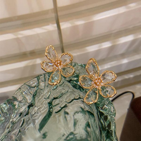 exaggerated big earrings korean advanced feeling french crystal flower pure silver needle
exaggerated big earrings korean advanced feeling french crystal flower pure silver needle