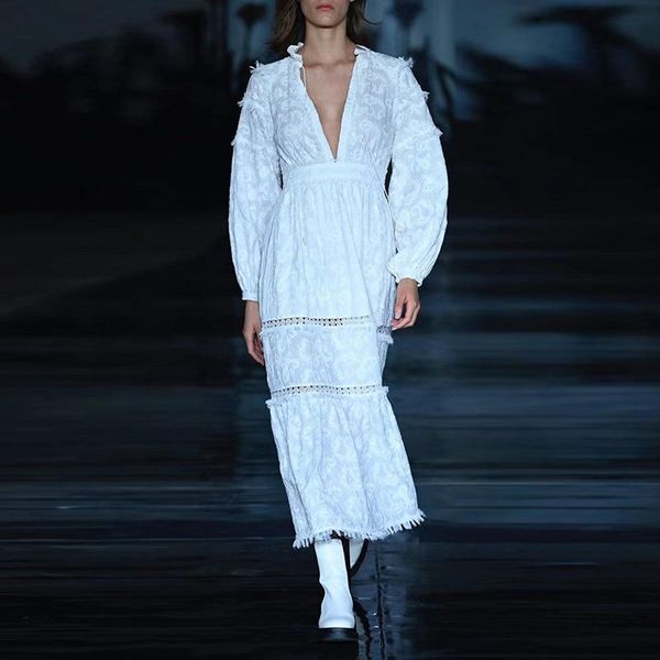 casual dresses artistic style 2021 summer fimbrilla stitching high waist deep v-neck buckle long large hem hollow dress, Black;gray
casual dresses artistic style 2021 summer fimbrilla stitching high waist deep v-neck buckle long large hem hollow dress, Black;gray