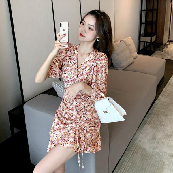 casual dresses summer dress 2021 spring retro oil painting style pleated print female v neck 3/4 sleeve floral drawstring short, Black;gray
casual dresses summer dress 2021 spring retro oil painting style pleated print female v neck 3/4 sleeve floral drawstring short, Black;gray