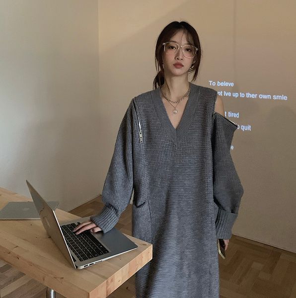 2021 new spring summer solid loose off shoulder v-neck knitted woolen woman 22vb, Black;gray
2021 new spring summer solid loose off shoulder v-neck knitted woolen woman 22vb, Black;gray