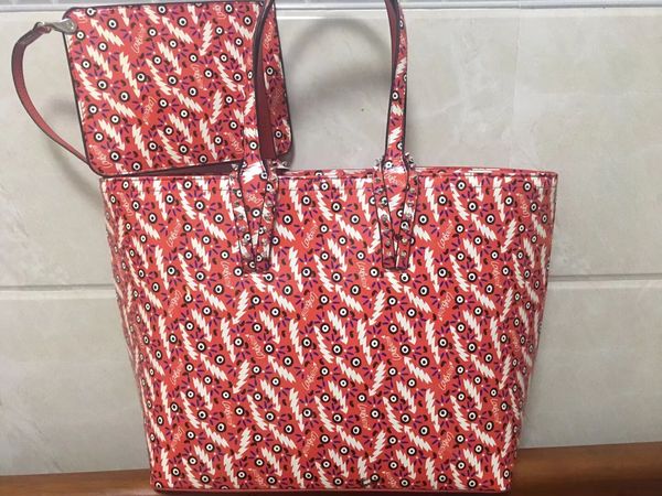 women bags fashion designer real reather redbottoms handbags hight quality ladies shoulder messenger bag shopping big size 2pic/set
women bags fashion designer real reather redbottoms handbags hight quality ladies shoulder messenger bag shopping big size 2pic/set