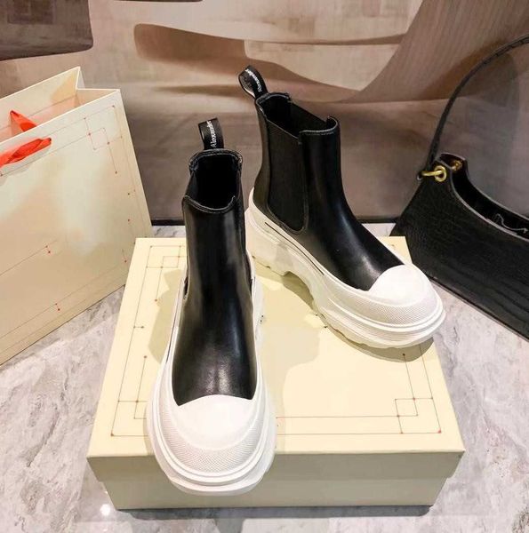 2021 white sole boot fashion luxury tire leather chelsea booties men platform chunky shoes lady knight high-boots designer women boots, Black
2021 white sole boot fashion luxury tire leather chelsea booties men platform chunky shoes lady knight high-boots designer women boots, Black