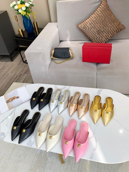 2021 spring/summer fashion slippers tip toe cap flat soles calfskin big rivet decoration avant-garde embellishment design come with box, Black
2021 spring/summer fashion slippers tip toe cap flat soles calfskin big rivet decoration avant-garde embellishment design come with box, Black