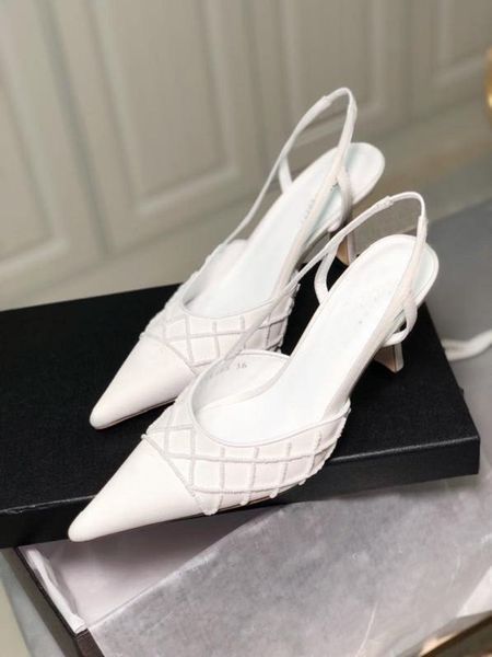 summer new silk high heels, beaded heels, banquet, bridal shoes, size 35-39, 2 colours, 6.5cm heels, with box and dust bag, Black
summer new silk high heels, beaded heels, banquet, bridal shoes, size 35-39, 2 colours, 6.5cm heels, with box and dust bag, Black
