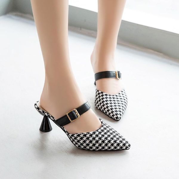 slippers women's summer outdoor color matching non-slip check pattern simple wild daily shopping party shoes u30-071, Black
slippers women's summer outdoor color matching non-slip check pattern simple wild daily shopping party shoes u30-071, Black