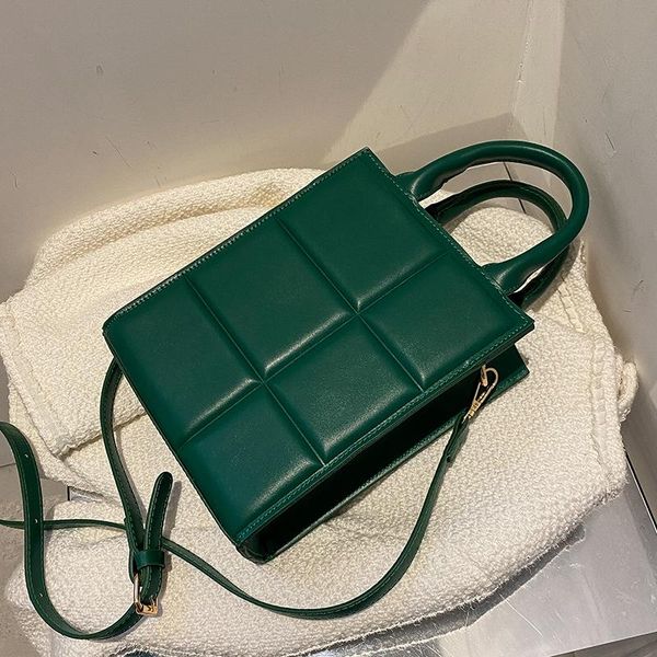 evening bags high-end personality retro handbag 2021 fashion autumn and winter women's designer all-match shoulder messenger bag
evening bags high-end personality retro handbag 2021 fashion autumn and winter women's designer all-match shoulder messenger bag