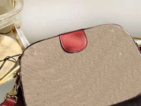 wide straps aslant female genuine leather handbag shoulder fashion shoppers tote bags hand-held camera messenger vintage bag
wide straps aslant female genuine leather handbag shoulder fashion shoppers tote bags hand-held camera messenger vintage bag