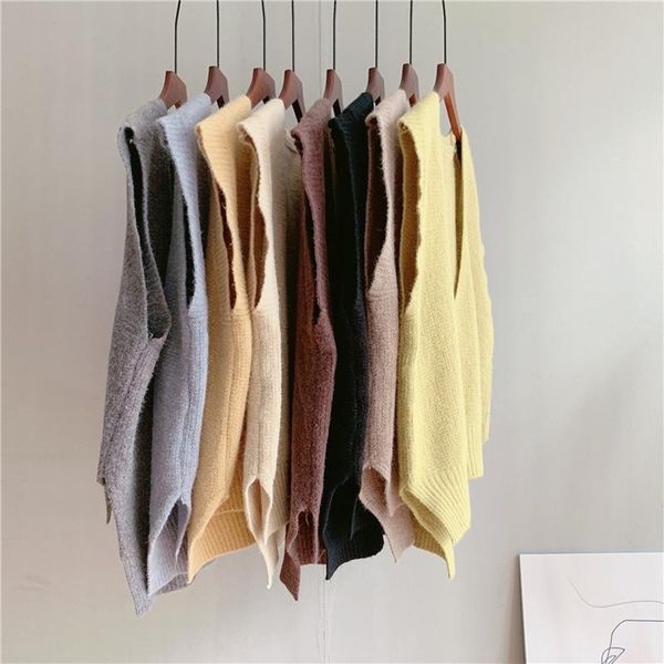 spring and autumn women's casual solid color v-neck sleeveless loose sweater, White;black 
spring and autumn women's casual solid color v-neck sleeveless loose sweater, White;black