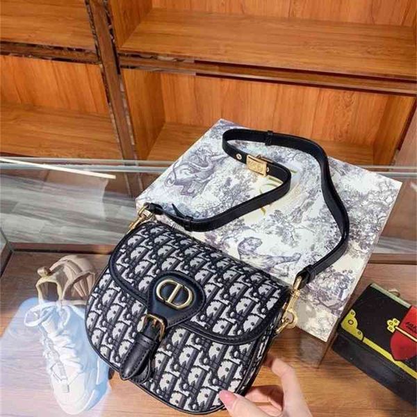 luxurys d family's new handbag embroidered saddle bag canvas bag one shoulder slanting backpack69s2
luxurys d family's new handbag embroidered saddle bag canvas bag one shoulder slanting backpack69s2
