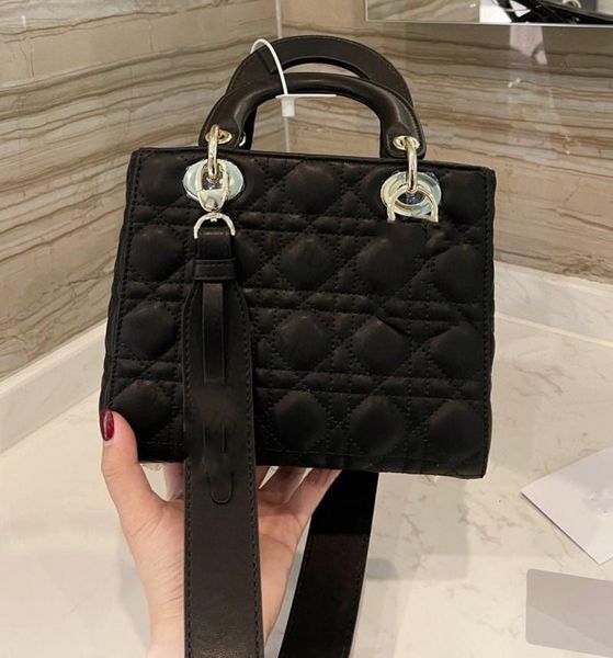 2021 brand luxurys designers bags lady bag shoulder messenger women totes fashion classic handbags printed crossbody clutch
2021 brand luxurys designers bags lady bag shoulder messenger women totes fashion classic handbags printed crossbody clutch
