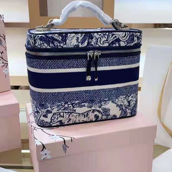 Best-selling female fashion Cosmetic Bags designer canvas beauty bag luxury brand large capacity tiger pattern makeup storage box
Best-selling female fashion Cosmetic Bags designer canvas beauty bag luxury brand large capacity tiger pattern makeup storage box