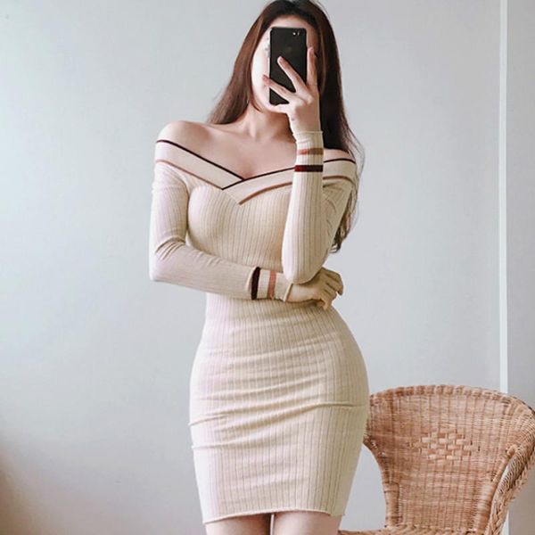 women's sweaters autumn v-neck stitching striped knit slim solid mini bodycon sweater dress, White;black
women's sweaters autumn v-neck stitching striped knit slim solid mini bodycon sweater dress, White;black