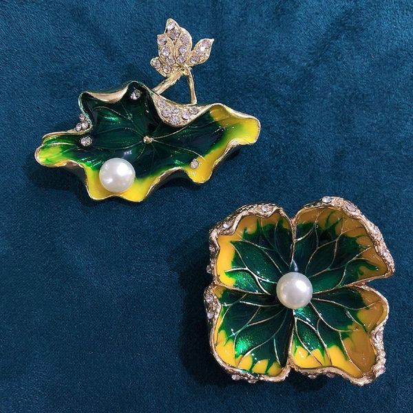 pins, brooches muylinda fashion green leaf enamel lotus brooch pin alloy jewelry with rhinestone edge embellished wholesale, Gray
pins, brooches muylinda fashion green leaf enamel lotus brooch pin alloy jewelry with rhinestone edge embellished wholesale, Gray