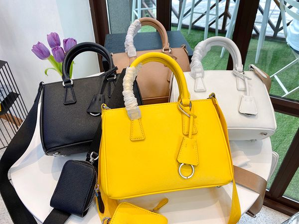 2021 women's change bag girls evening dress oblique fashion bag original other bags wallet shopping handbag women's designer luxur, Black;red
2021 women's change bag girls evening dress oblique fashion bag original other bags wallet shopping handbag women's designer luxur, Black;red