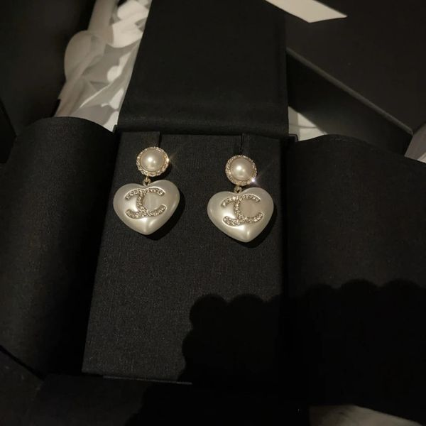 2021 autumn winter small fragrant white love earrings medieval fashion temperament peach heart 925 silver needles, Golden
2021 autumn winter small fragrant white love earrings medieval fashion temperament peach heart 925 silver needles, Golden