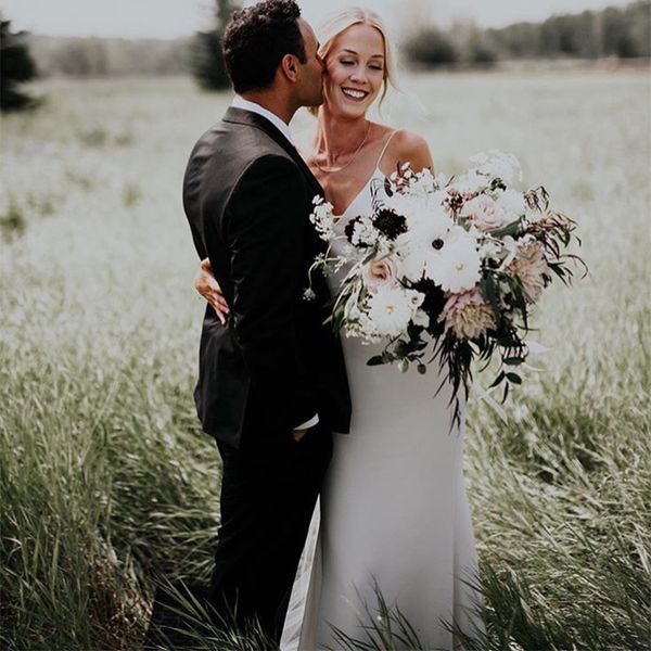 simple 2021 new v-neck beach sleeveless satin boho wedding gowns chapel train white ivory spaghetti straps bridal es dyzd
simple 2021 new v-neck beach sleeveless satin boho wedding gowns chapel train white ivory spaghetti straps bridal es dyzd