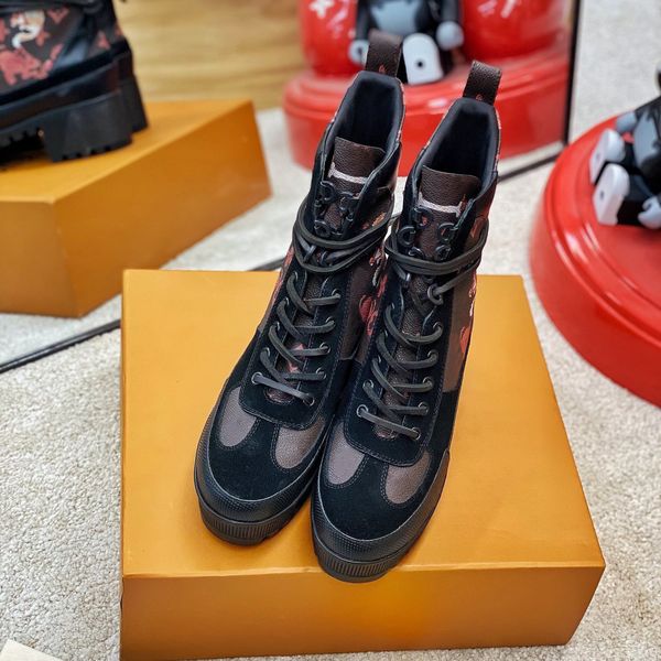 designer casual women's shoes luxury classic martin boots, contrasting color design, explosive style, comfortable and charming, Black
designer casual women's shoes luxury classic martin boots, contrasting color design, explosive style, comfortable and charming, Black
